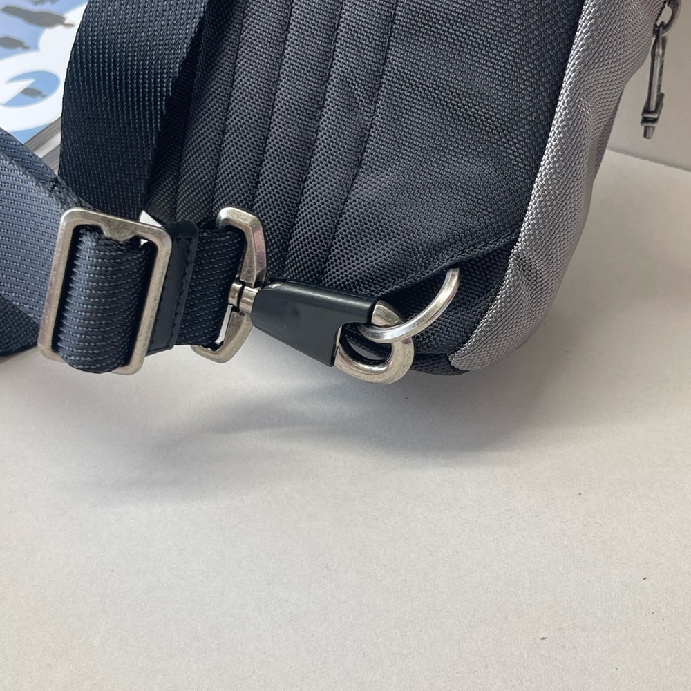 (new+tag) Tumi Fife men’s sling pack black - Picture 9 of 17